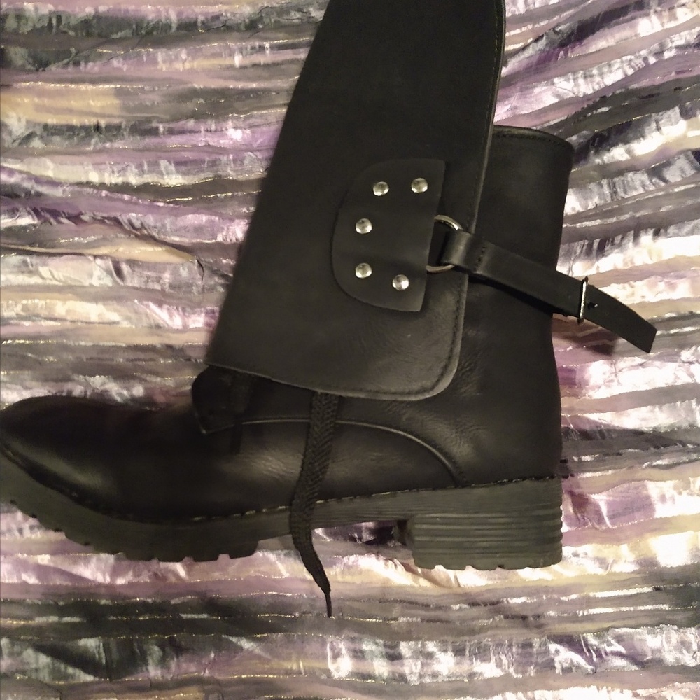 Combat boots
